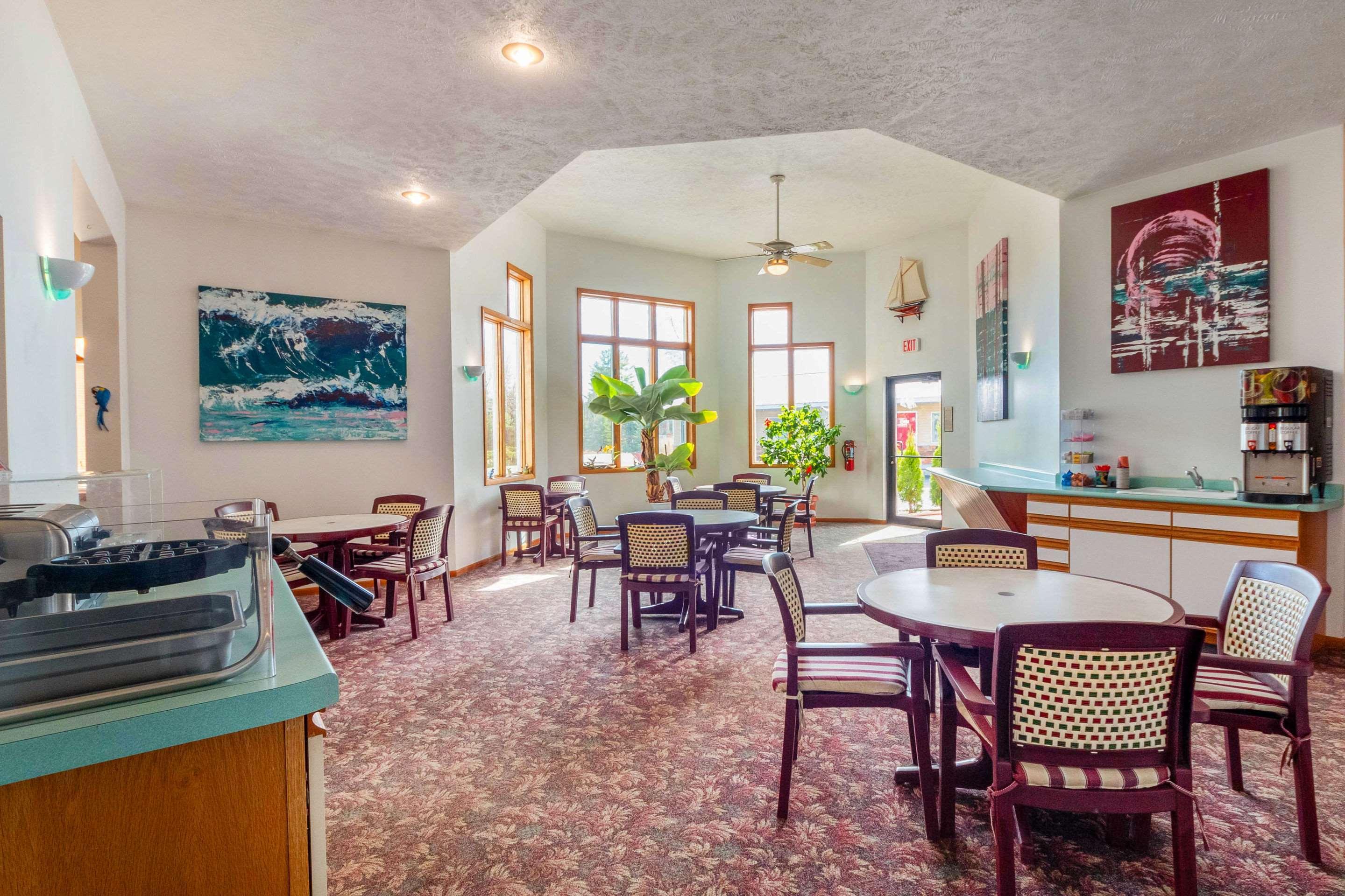 Econo Lodge Lakeshore Manistique Εξωτερικό φωτογραφία