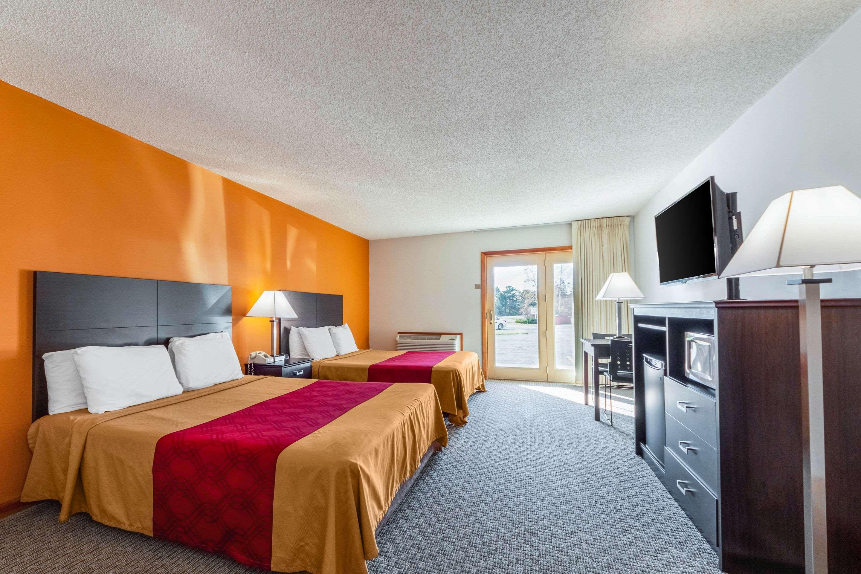 Econo Lodge Lakeshore Manistique Εξωτερικό φωτογραφία